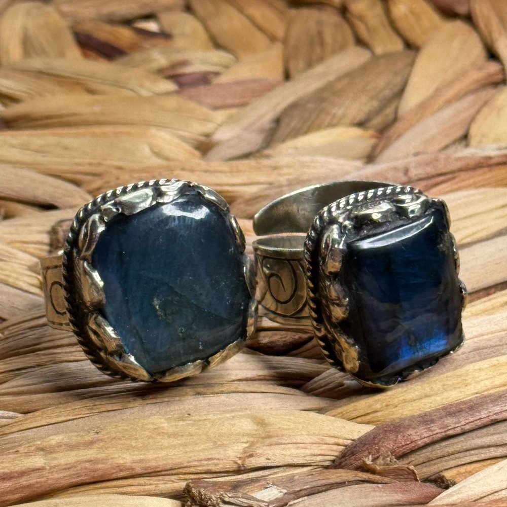 Labradorite adjustable ring or scarf slide. Handcarved. Cowgirl
Core style - Picture 8 of 14